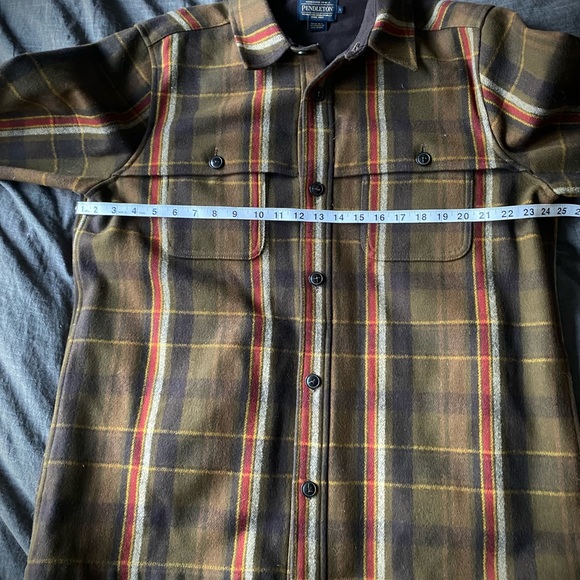 Pendleton Plaid Heavy Shirt with side pockets. - Picture 6 of 9